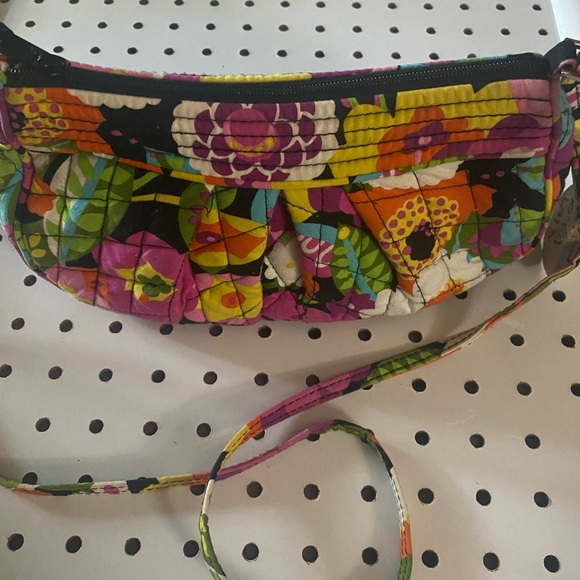 Vera Bradley Crossbody excellent condition. Preowned. - Picture 2 of 3